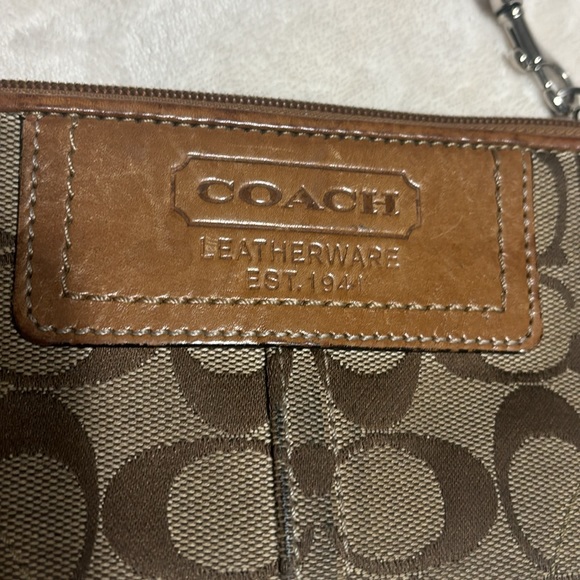 Coach wristlet - Picture 4 of 5